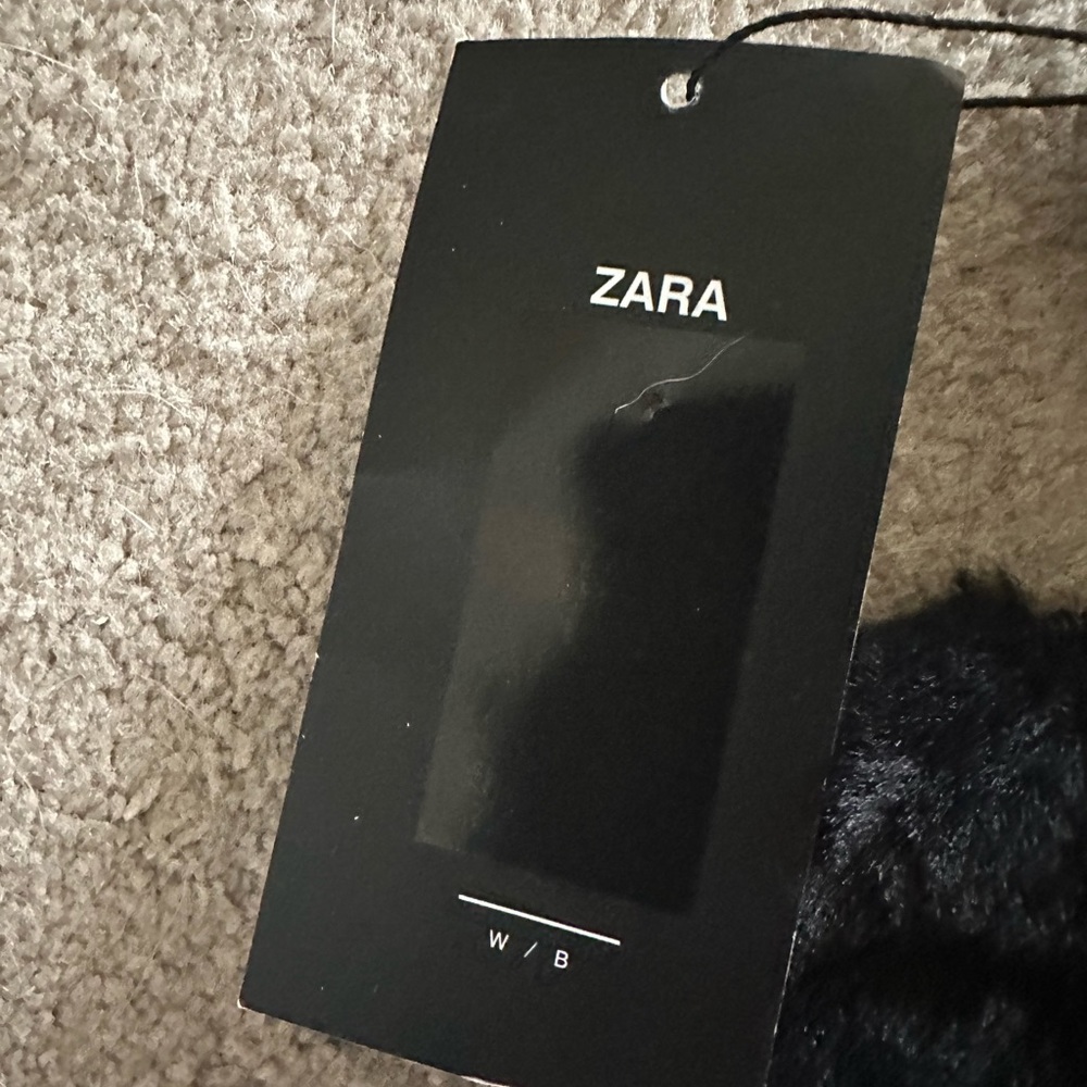 Brand New Zara Top With Faux Fur Colar - Picture 2 of 3